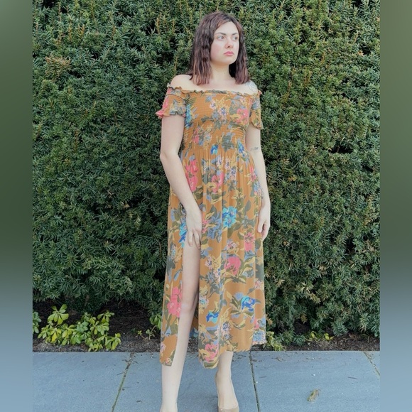 Urban Outfitters Kimchi Blue Off The Shoulder Smocked Midi Dress - Picture 5 of 9